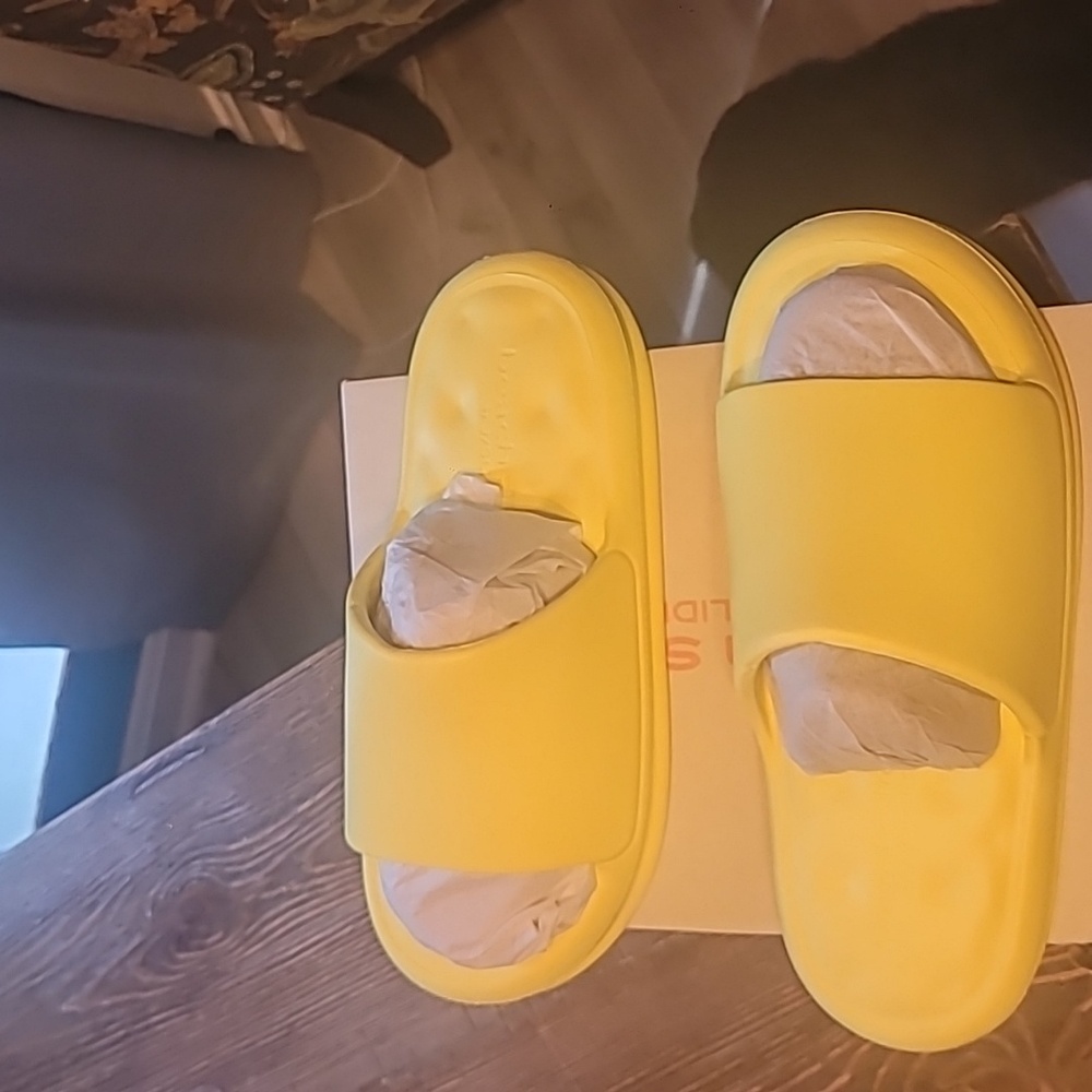 NIB Beach Slides By J/Slides Yellow Cushioned Slides Size 9 - Picture 2 of 6